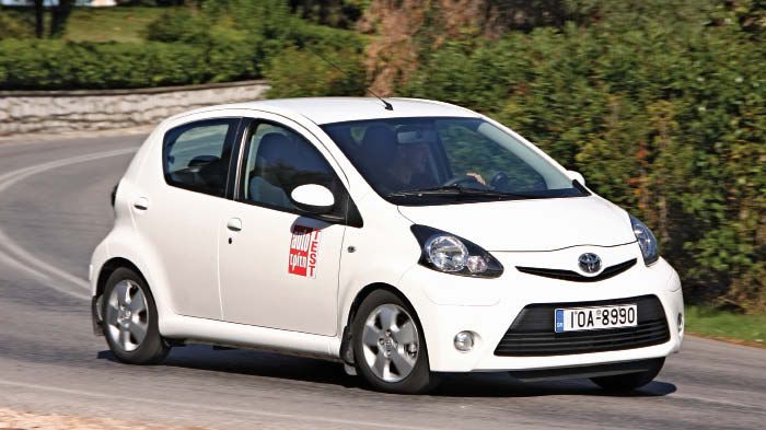 Το Toyota Aygo είναι ευέλικτο μέσα στην πόλη και φιλικό στον νέο οδηγό χάρη και στο στάνταρ ESP. 